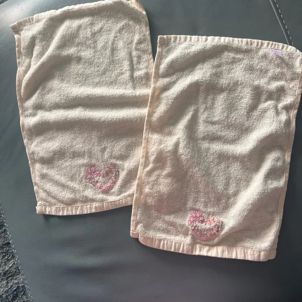 VINTAGE EMBROIDERED HEART KITCHEN/ HAND TOWELS- TARGET